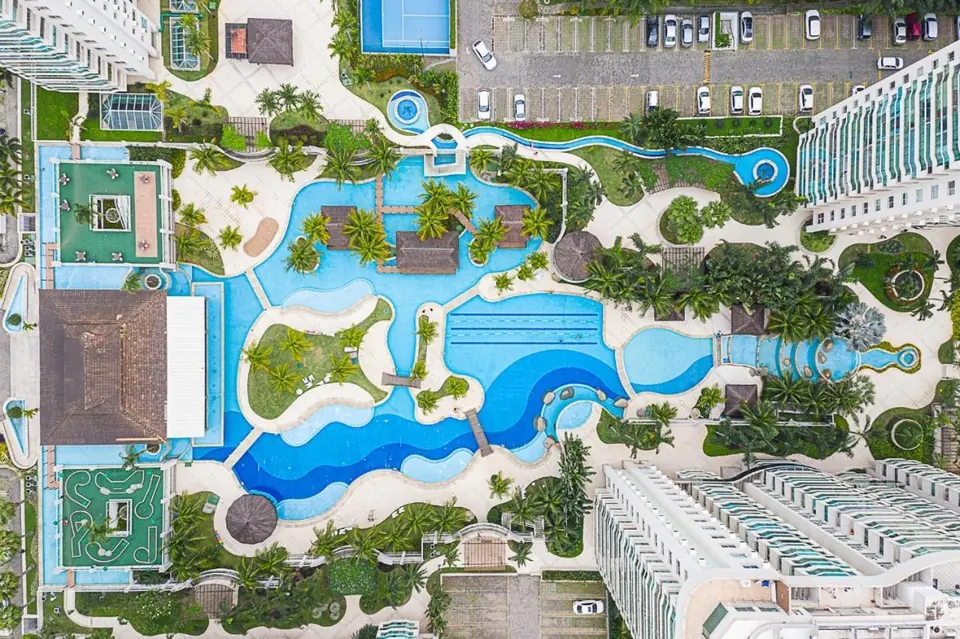 Vista aérea do complexo de piscinas